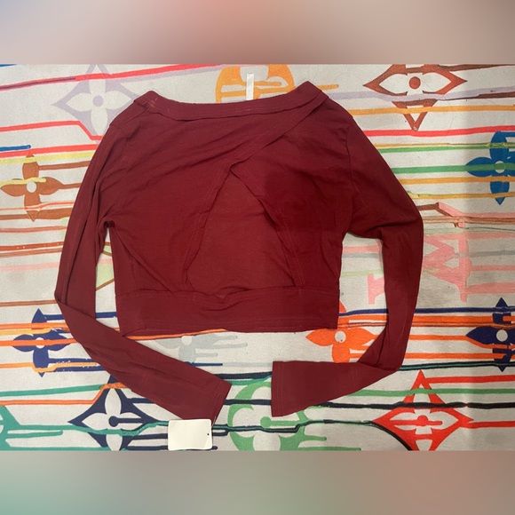 Cranberry crop open back top - Picture 2 of 4